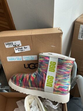 UGG Womens Rainbow Tie-Dye Short Rain Boot